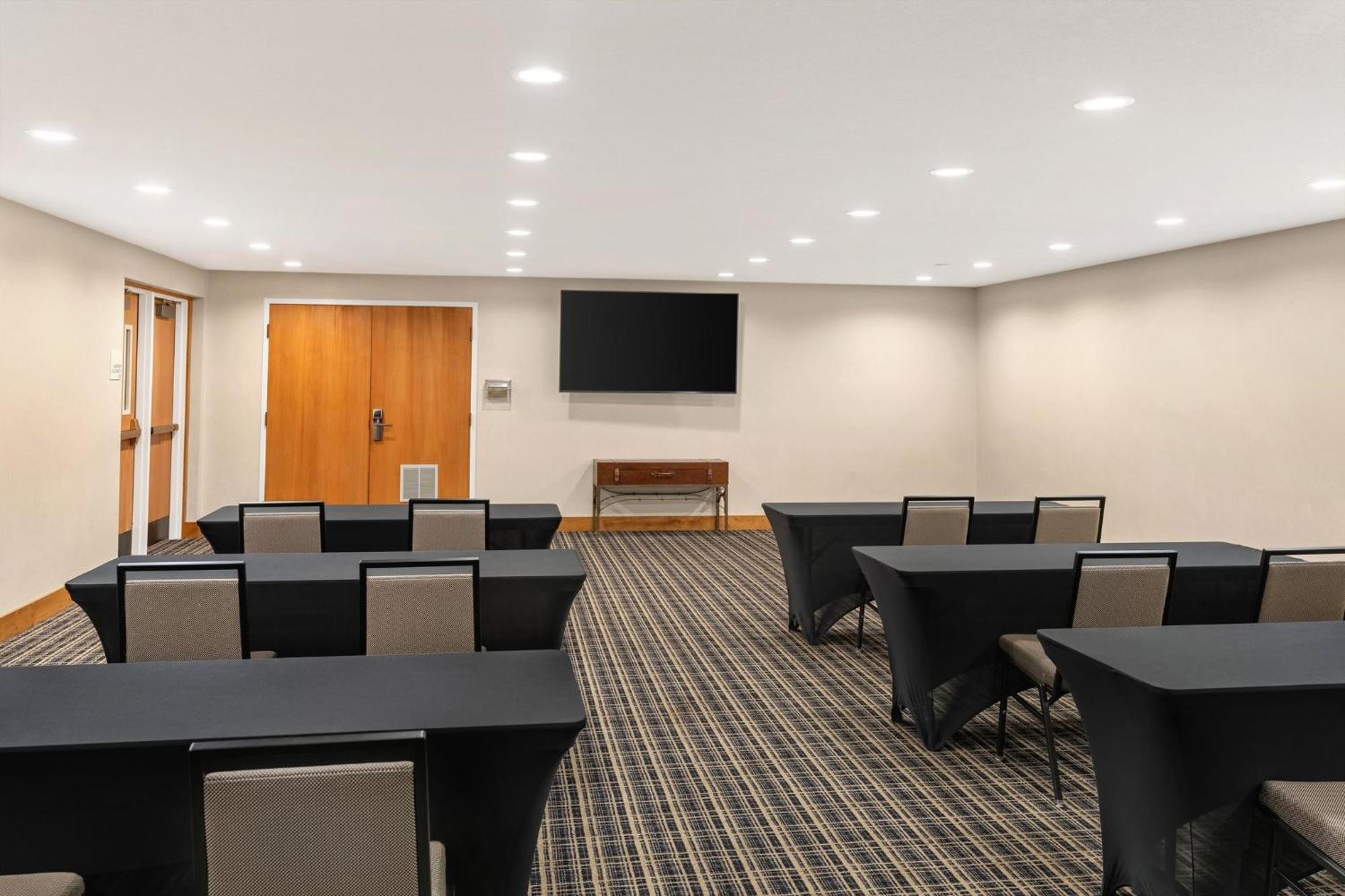Holiday Inn Express & Suites Hayward By Ihg Buitenkant foto