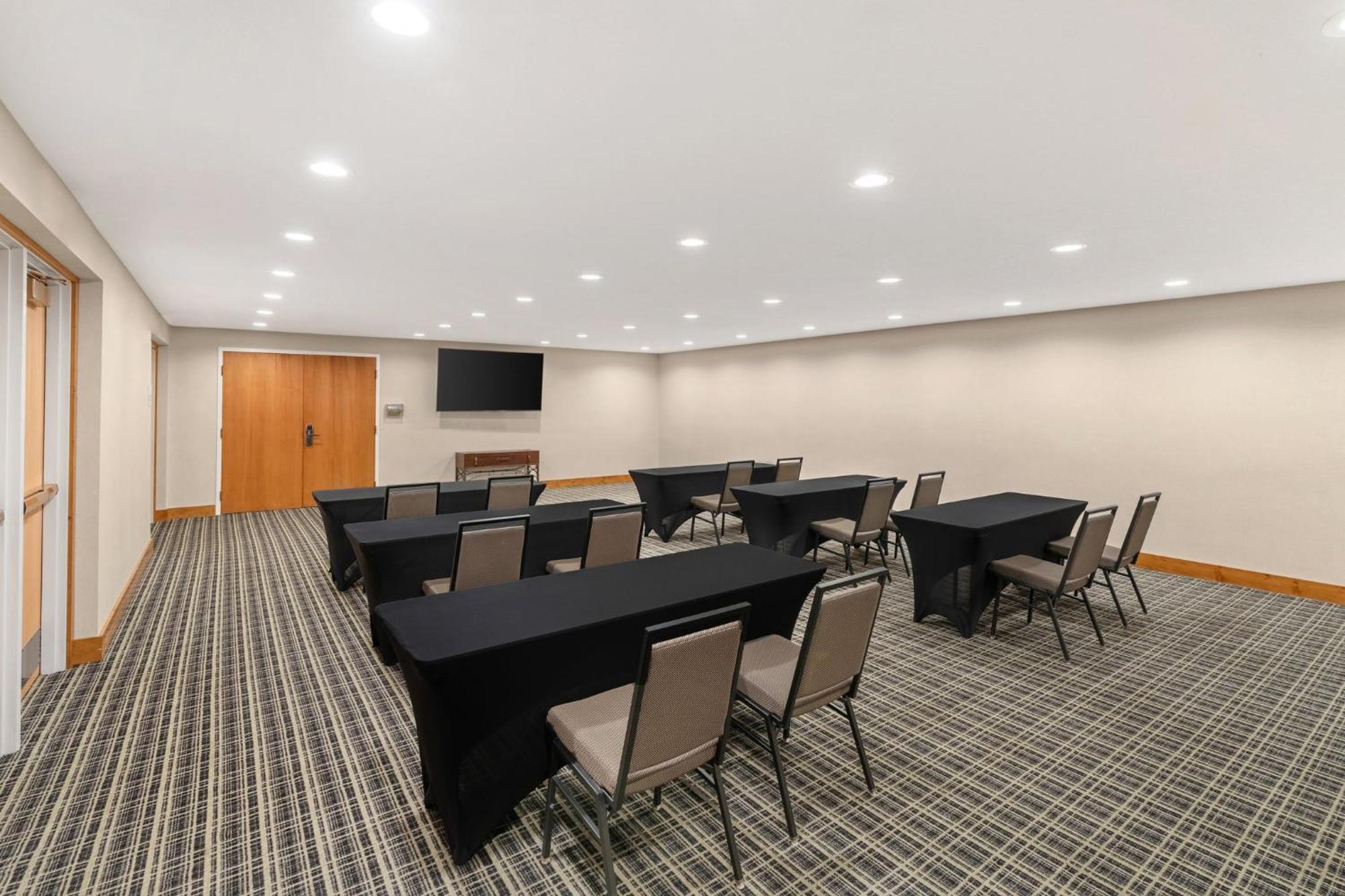 Holiday Inn Express & Suites Hayward By Ihg Buitenkant foto