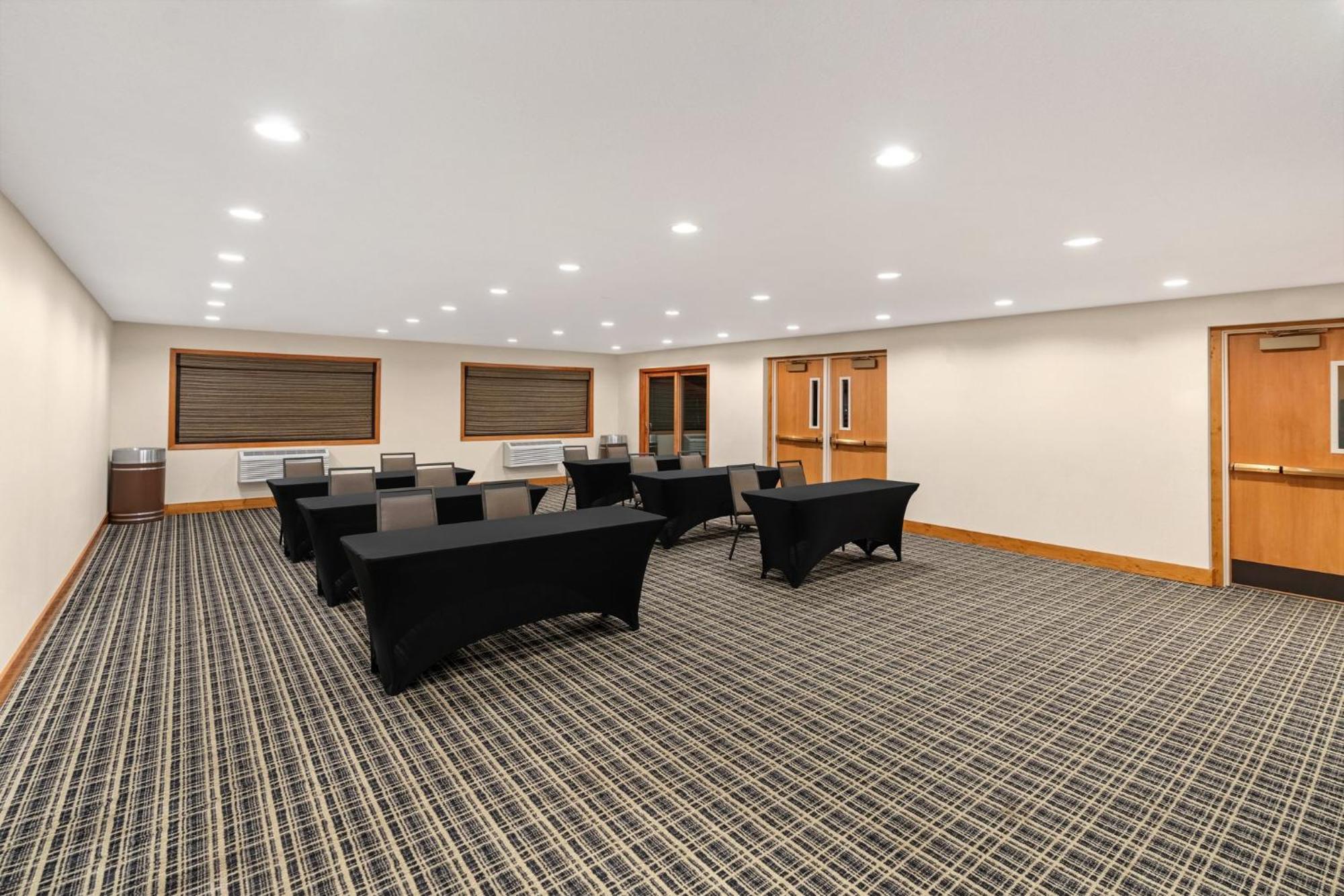 Holiday Inn Express & Suites Hayward By Ihg Buitenkant foto