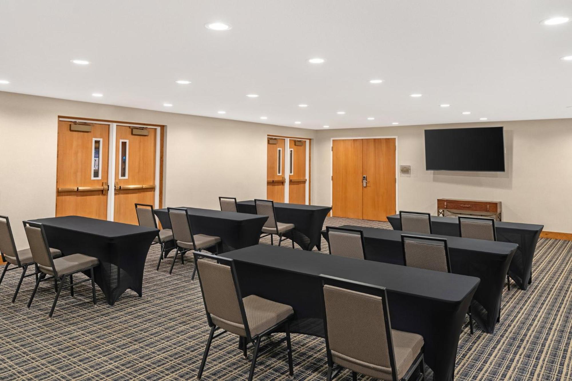 Holiday Inn Express & Suites Hayward By Ihg Buitenkant foto